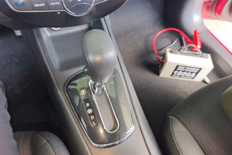 Used Nissan Tiida 2011 1.6L CVT Smart Version Gear Lever