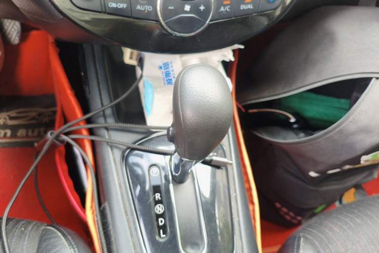Used Nissan Tiida 2011 1.6L CVT Smart Version Gear Lever