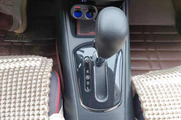 Used Nissan Tiida 2011 1.6L CVT Smart Version Gear Lever
