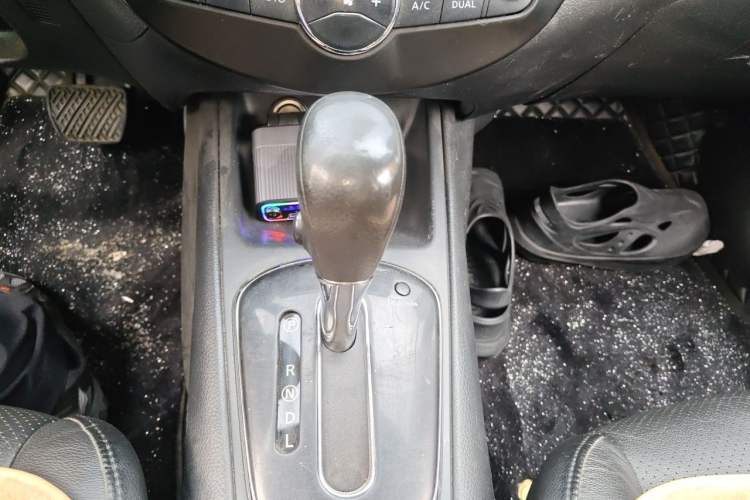 Used Nissan Tiida 2011 1.6L CVT Luxury Edition Gear Lever