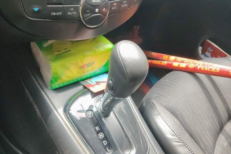 Used Nissan Tiida 2011 1.6L CVT Smart Version Gear Lever