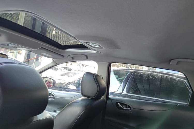 Used Nissan Tiida 2011 1.6L CVT Smart Version Headliner