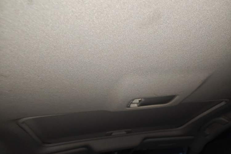 Used Nissan Tiida 2011 1.6L CVT Luxury Edition Headliner
