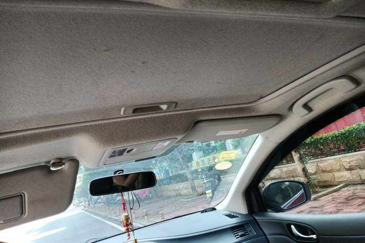 Used Nissan Tiida 2011 1.6L CVT Smart Version Headliner