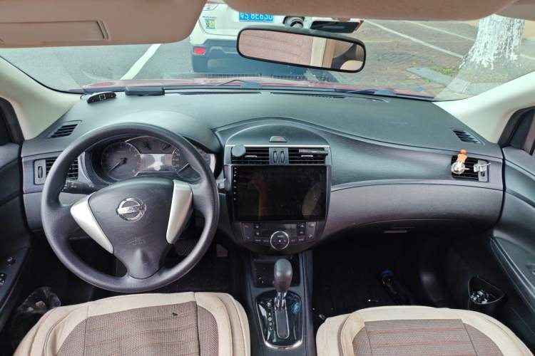 Used Nissan Tiida 2011 1.6L CVT Smart Version Headliner