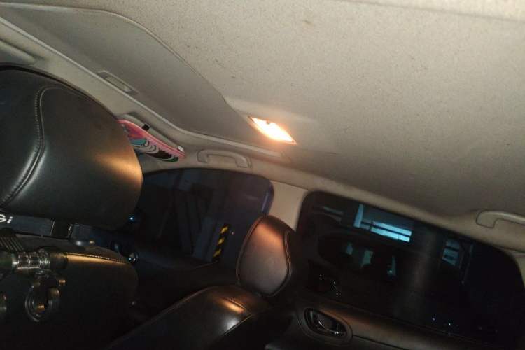 Used Nissan Tiida 2011 1.6L CVT Smart Version Headliner
