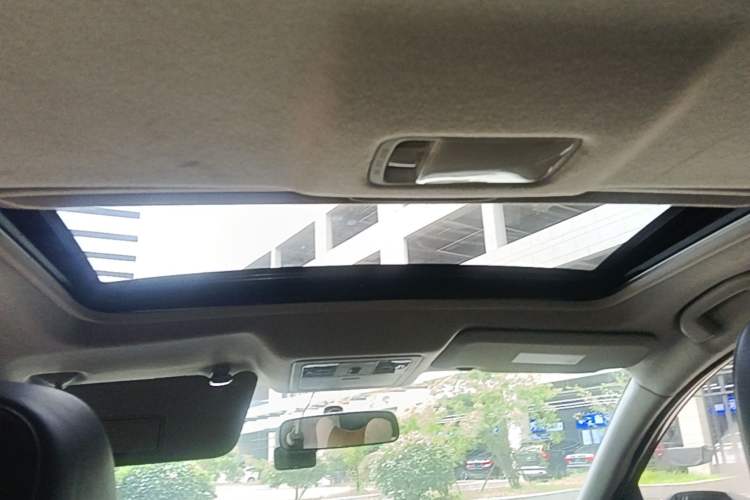 Used Nissan Tiida 2011 1.6L CVT Smart Version Headliner