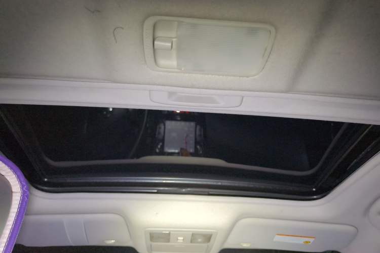 Used Nissan Tiida 2011 1.6L CVT Smart Version Headliner