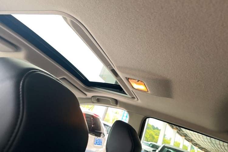 Used Nissan Tiida 2011 1.6L CVT Smart Version Headliner