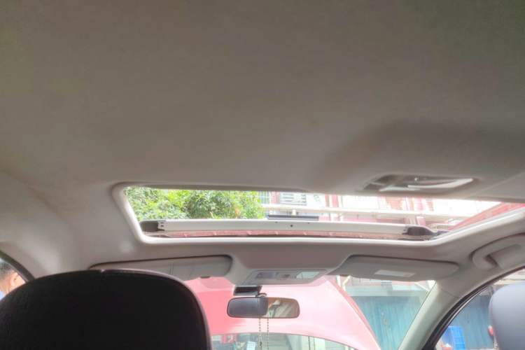 Used Nissan Tiida 2011 1.6L CVT Smart Version Headliner