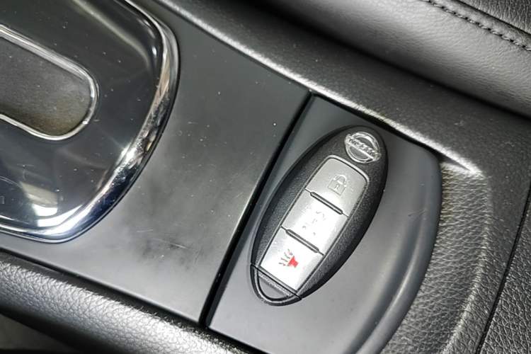 Used Nissan Tiida 2011 1.6L CVT Smart Version Interior 1