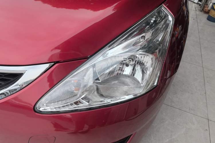 Used Nissan Tiida 2011 1.6L CVT Comfort Model Left Front Headlight