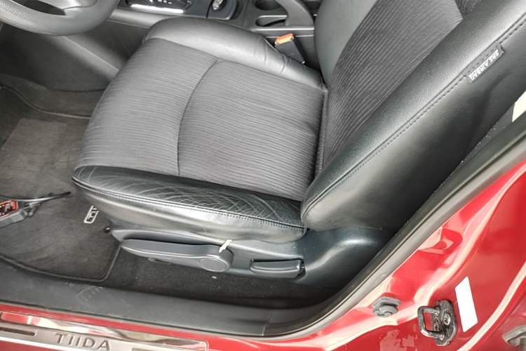 Used Nissan Tiida 2011 1.6L CVT Smart Version Left Front Seat
