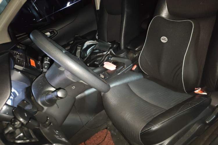Used Nissan Tiida 2011 1.6L CVT Luxury Edition Left Front Seat