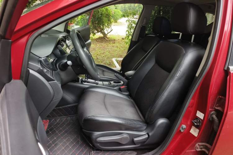 Used Nissan Tiida 2011 1.6L CVT Smart Version Left Front Seat