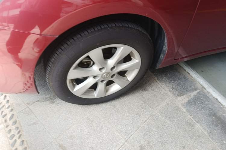 Used Nissan Tiida 2011 1.6L CVT Smart Version Left Front Wheel Hub