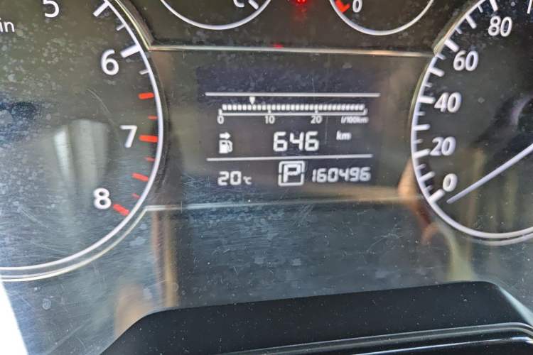 Used Nissan Tiida 2011 1.6L CVT Smart Version Odometer Close Up