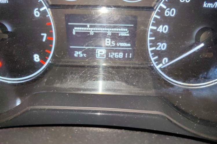 Used Nissan Tiida 2011 1.6L CVT Smart Version Odometer Close Up