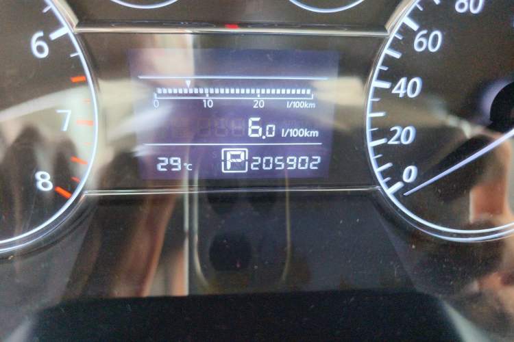 Used Nissan Tiida 2011 1.6L CVT Smart Version Odometer Close Up