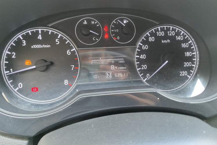 Used Nissan Tiida 2011 1.6L CVT Smart Version Odometer Close Up
