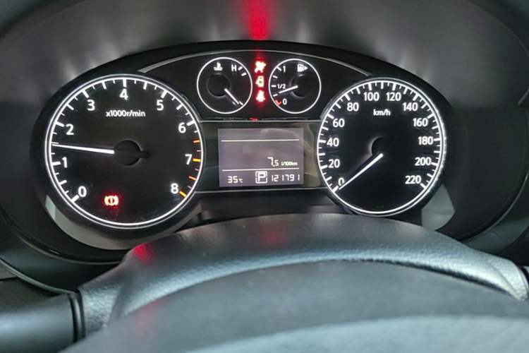 Used Nissan Tiida 2011 1.6L CVT Smart Version Odometer Close Up