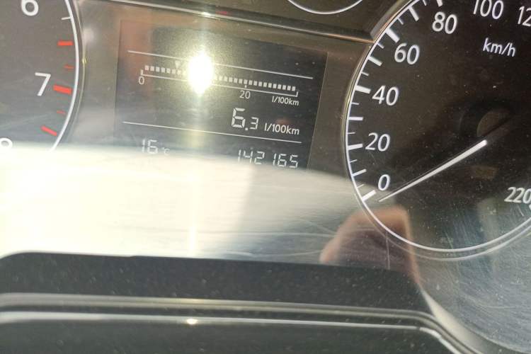 Used Nissan Tiida 2011 1.6L Manual Smart Version Odometer Close Up