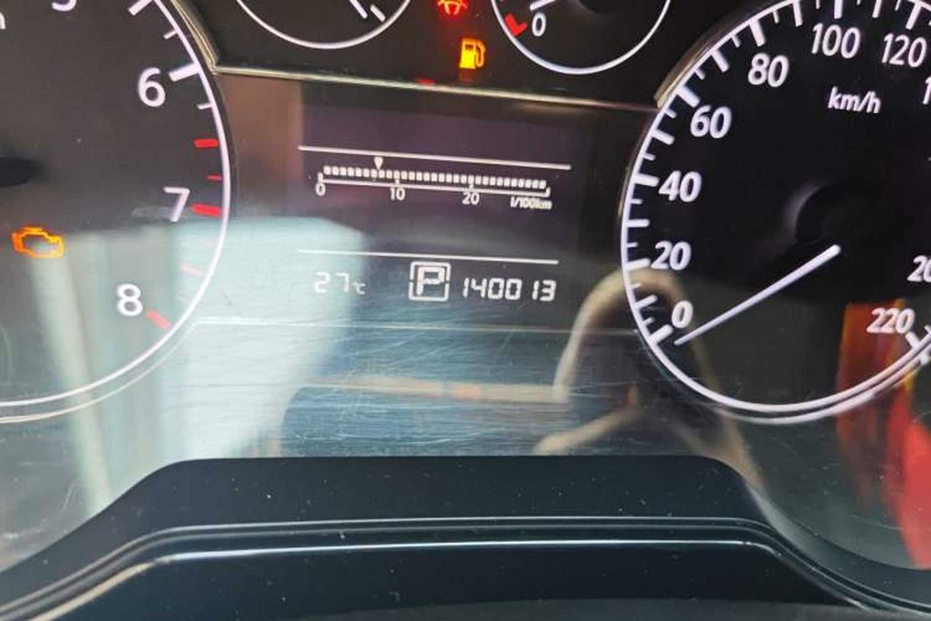 Used Nissan Tiida 2011 1.6L CVT Smart Version Odometer Close Up
