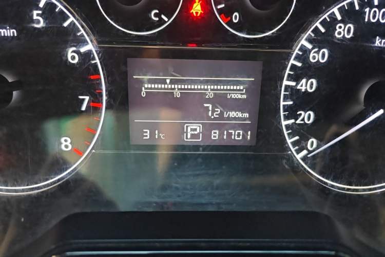 Used Nissan Tiida 2011 1.6L CVT Smart Version Odometer Close Up