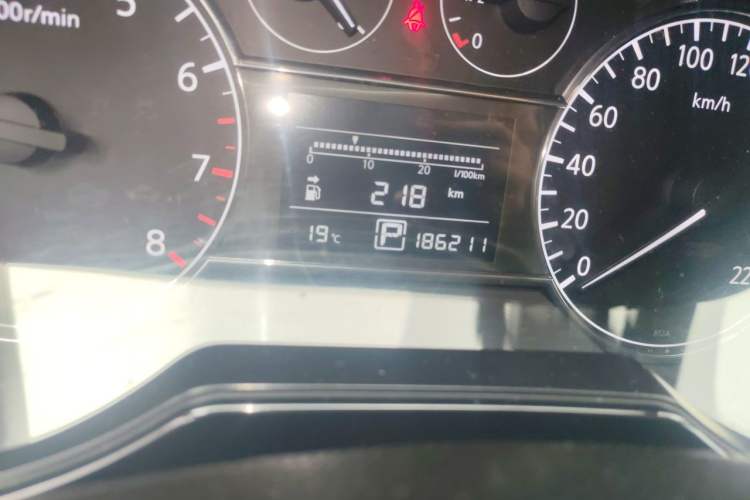 Used Nissan Tiida 2011 1.6L CVT Smart Version Odometer Close Up