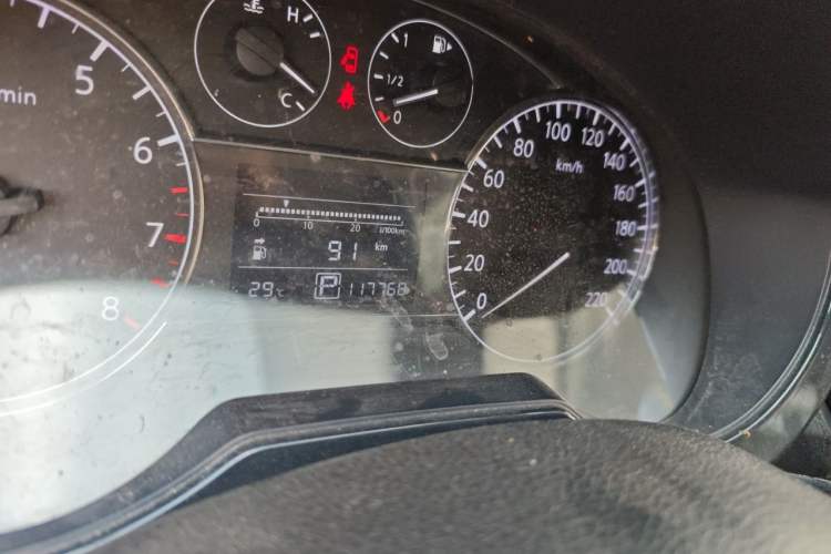 Used Nissan Tiida 2011 1.6L CVT Smart Version Odometer Close Up