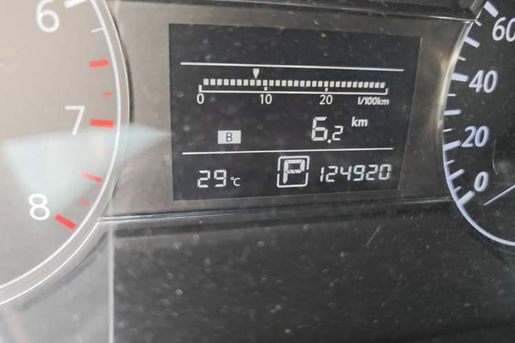 Used Nissan Tiida 2011 1.6L CVT Smart Version Odometer Close Up