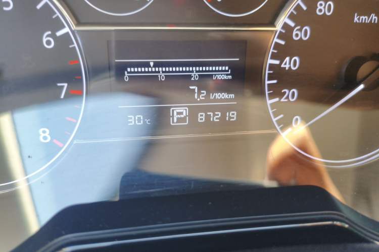 Used Nissan Tiida 2011 1.6L CVT Smart Version Odometer Close Up