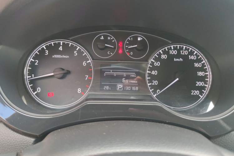 Used Nissan Tiida 2011 1.6L CVT Smart Version Odometer Close Up