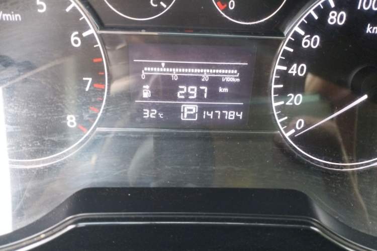 Used Nissan Tiida 2011 1.6L CVT Smart Version Odometer Close Up