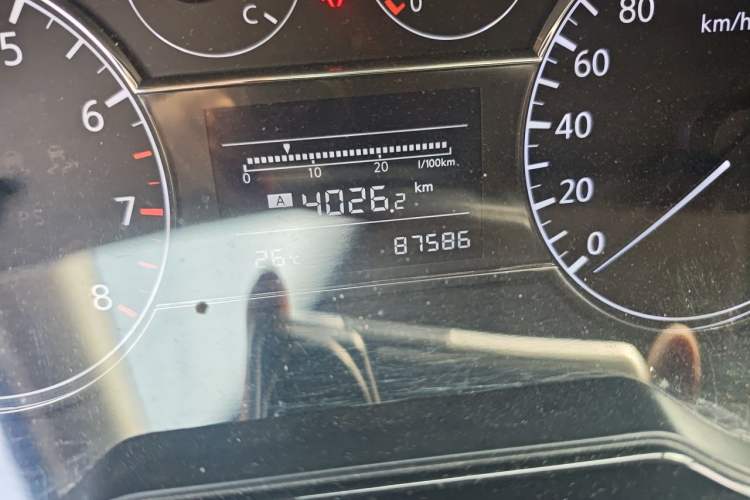 Used Nissan Tiida 2011 1.6L Manual Smart Version Odometer Close Up
