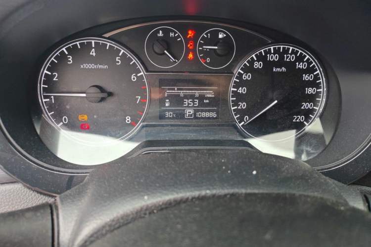Used Nissan Tiida 2011 1.6L CVT Smart Version Odometer Close Up