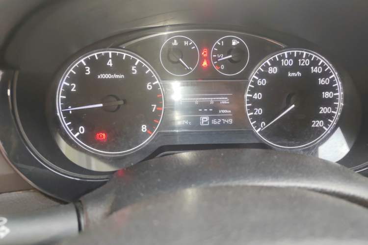 Used Nissan Tiida 2011 1.6L CVT Smart Version Odometer Close Up