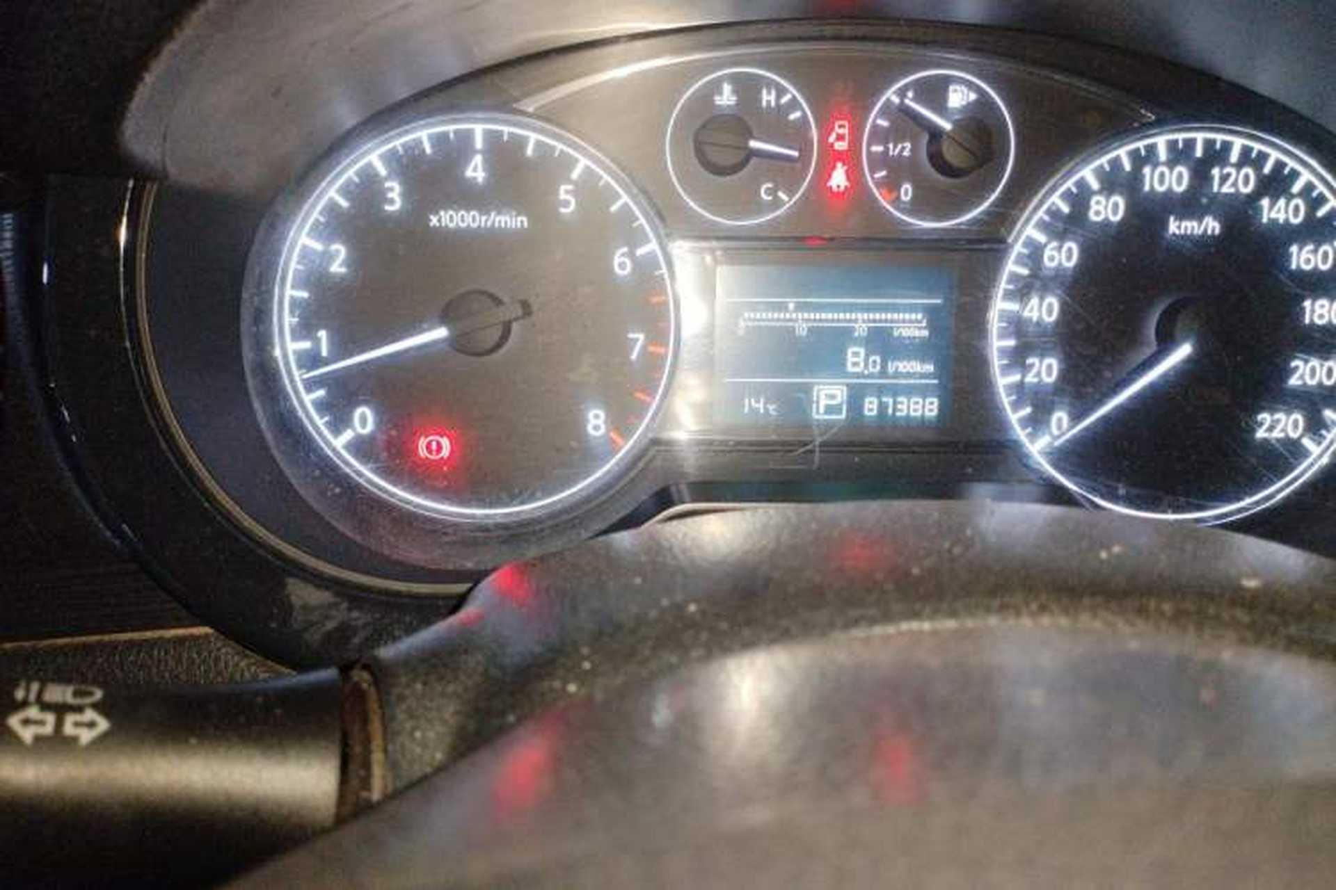 Used Nissan Tiida 2011 1.6L CVT Smart Version Odometer Close Up