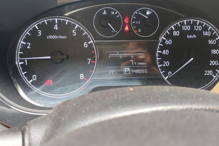 Used Nissan Tiida 2011 1.6L CVT Smart Version Odometer Close Up
