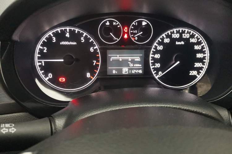 Used Nissan Tiida 2011 1.6L CVT Smart Version Odometer Close Up