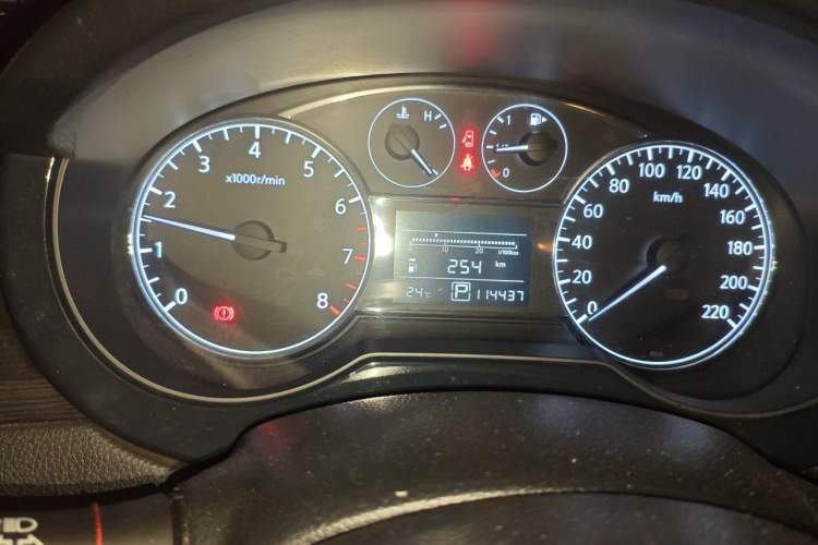 Used Nissan Tiida 2011 1.6L CVT Smart Version Odometer Close Up
