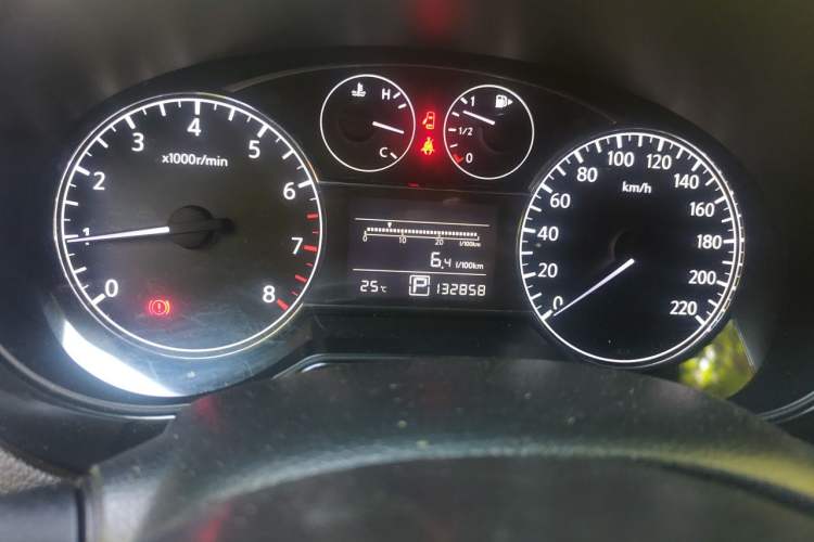 Used Nissan Tiida 2011 1.6L CVT Smart Version Odometer Close Up