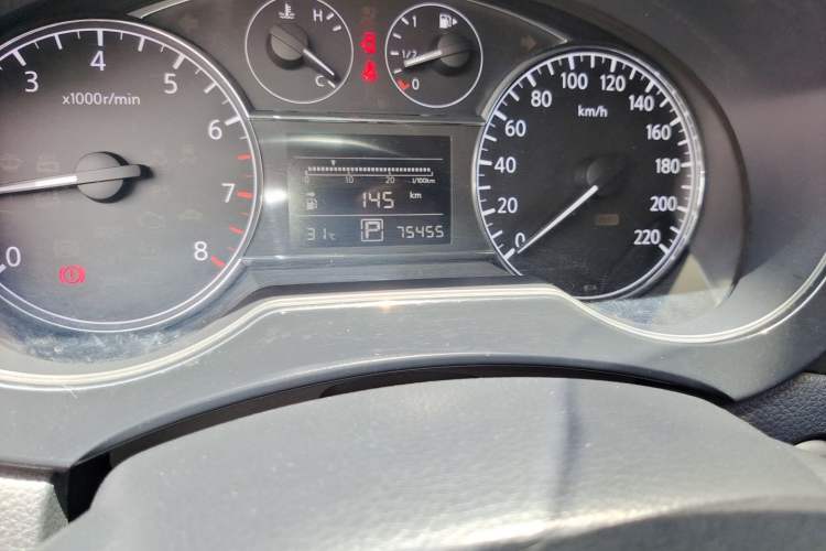 Used Nissan Tiida 2011 1.6L CVT Smart Version Odometer Close Up