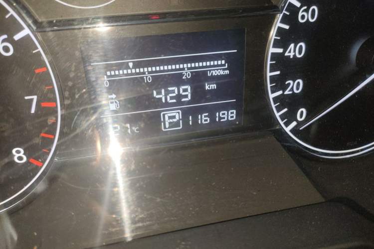 Used Nissan Tiida 2011 1.6L CVT Smart Version Odometer Close Up