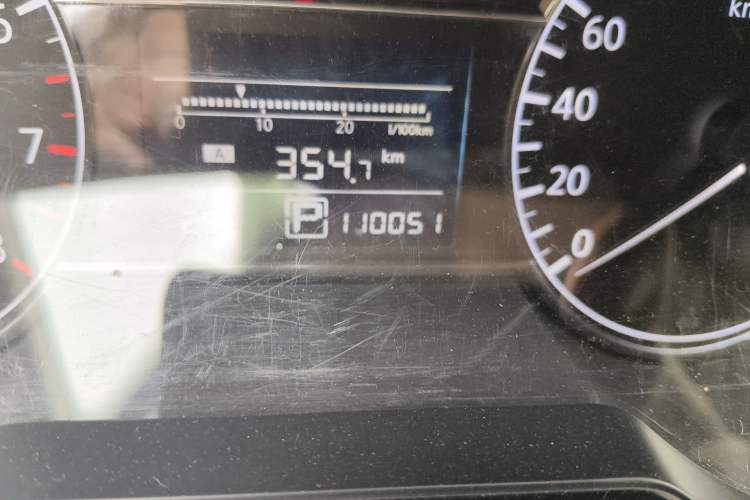 Used Nissan Tiida 2011 1.6L CVT Smart Version Odometer Close Up