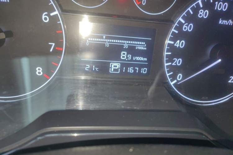 Used Nissan Tiida 2011 1.6L CVT Smart Version Odometer Close Up