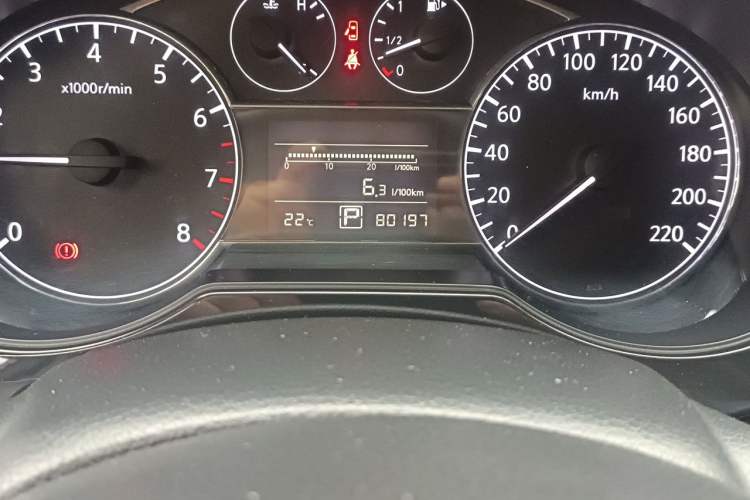 Used Nissan Tiida 2011 1.6L CVT Smart Version Odometer Close Up