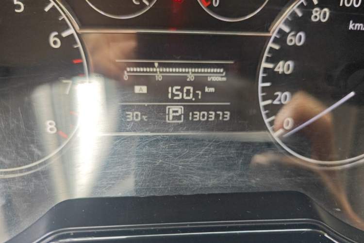 Used Nissan Tiida 2011 1.6L CVT Smart Version Odometer Close Up