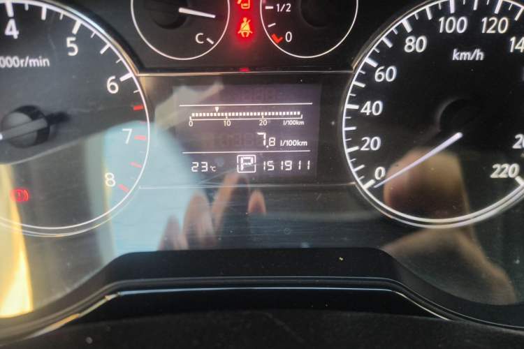 Used Nissan Tiida 2011 1.6L CVT Smart Version Odometer Close Up