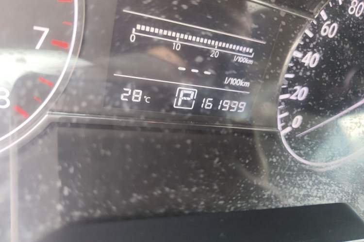 Used Nissan Tiida 2011 1.6L CVT Luxury Edition Odometer Close Up